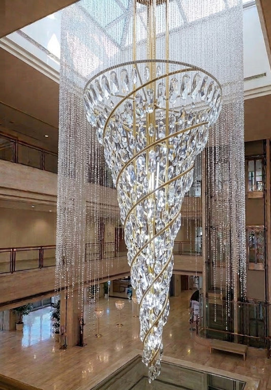 大型シャンデリア　吊り下げ